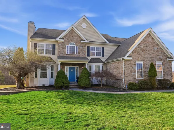 122 Coachlight Cir, Chalfont, PA 18914