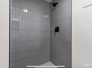 17318 95th Ave NE #2, Bothell, WA 98011