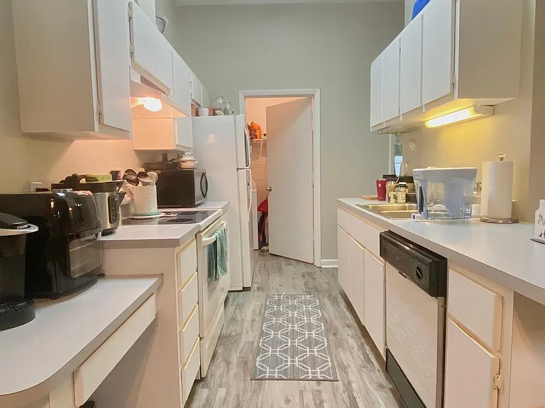 2912 SW 38th Pl — Photo 7