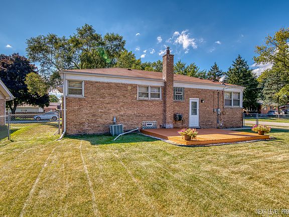 5th image of 17323 Oconto Ave