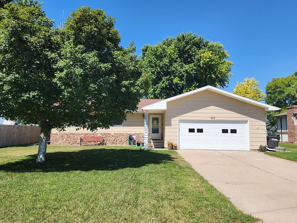 910 West Ave, Gibbon, NE 68840 MLS 20230921 Zillow