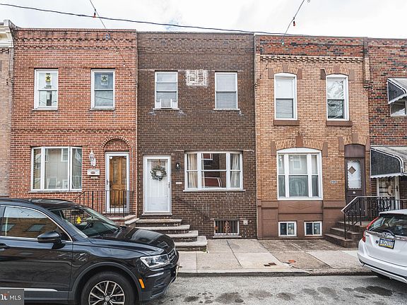 3rd image of 2443 S Hutchinson St