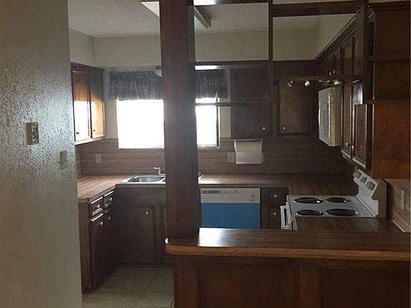 3rd image of 2317 Vialoux Dr
