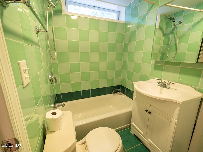 37 Amherst Rd — Photo 16