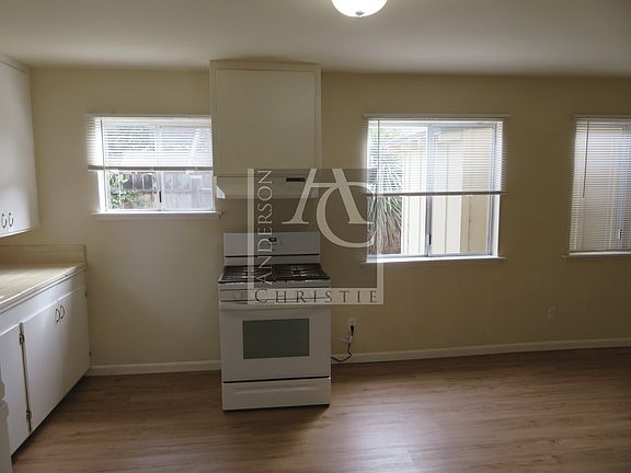 3rd image of 1050 Chanticleer Ave #4