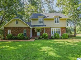 1019 Lakeview Ln, Arab, AL 35016