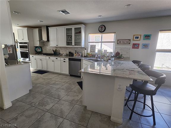 3rd image of 7542 Mojave Wind Ave