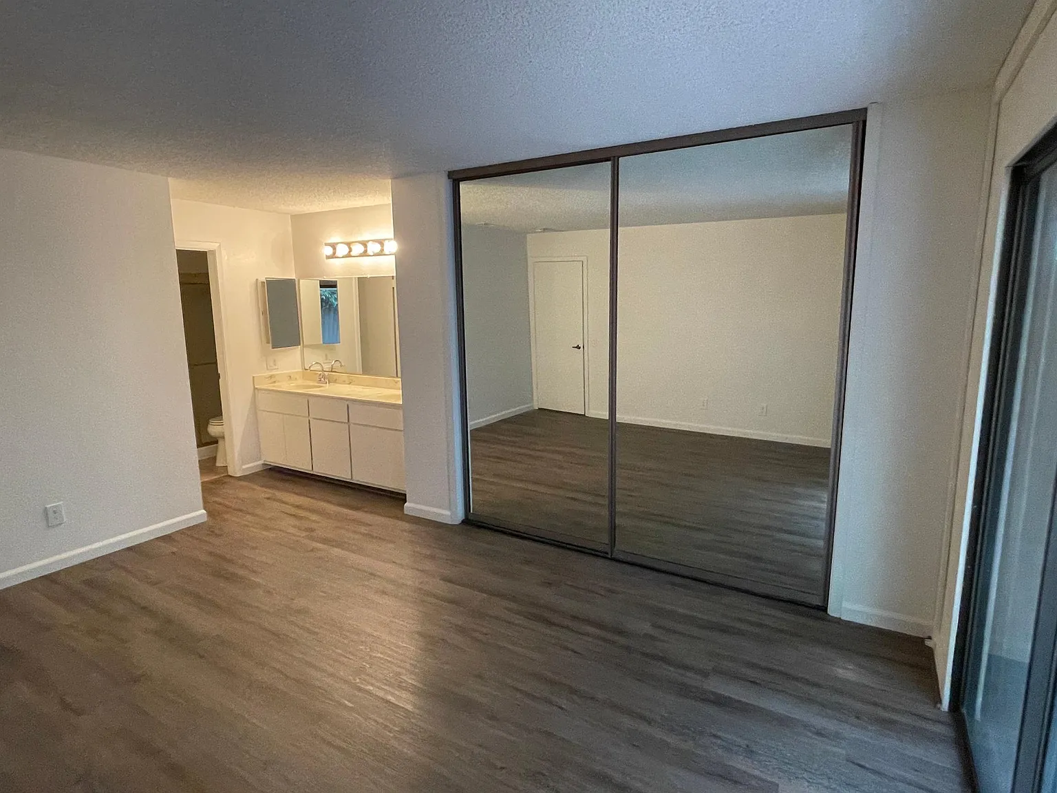 3 bed, 1400 sqft, $2,295 — Photo 4