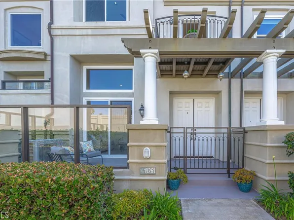 19261 Surfview Dr, Huntington Beach, CA 92648