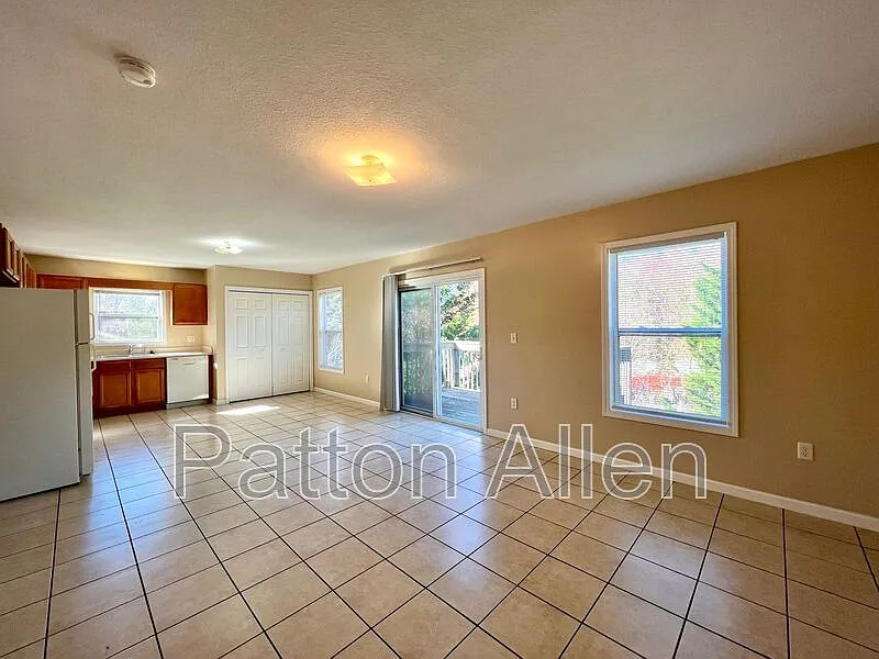 Building Photo - 8 Zell Ln #C