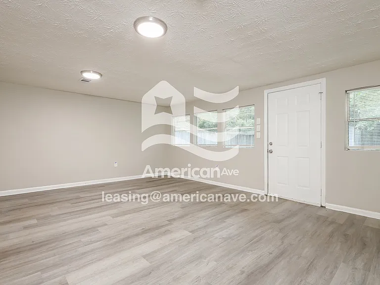 1192117_004_wm_-_living_room_12972150.jpg