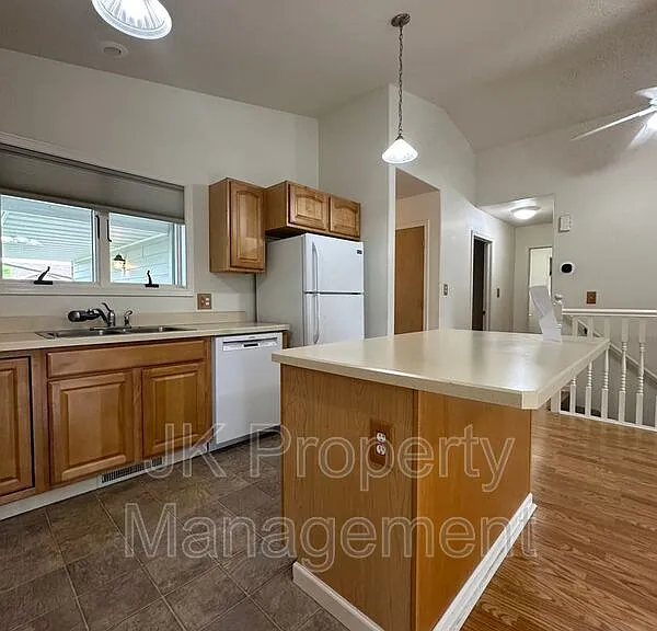 3209 Wild Rose Ln — Photo 10