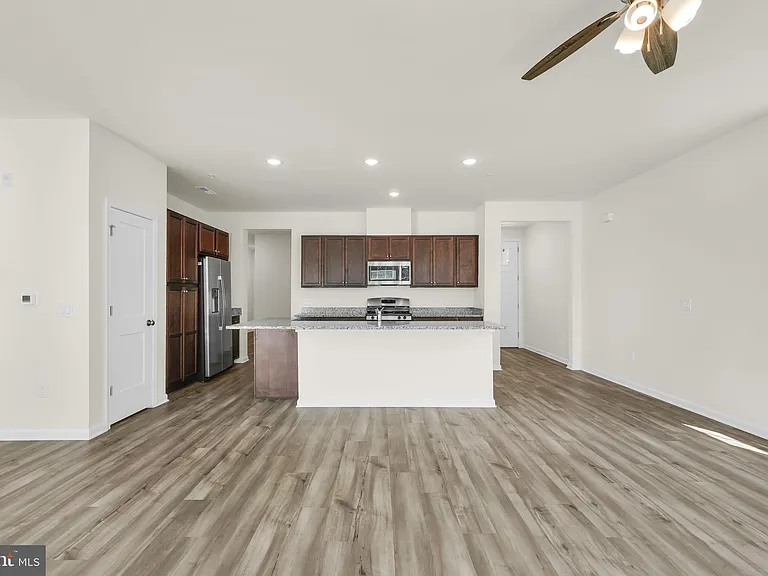 228 Park Ln — Photo 7