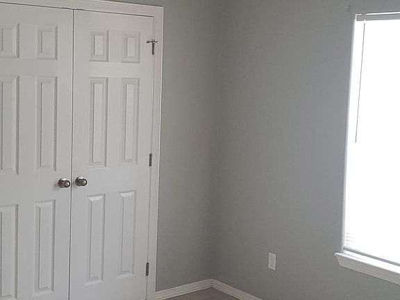 5th image of 236 E 18th St APT 1