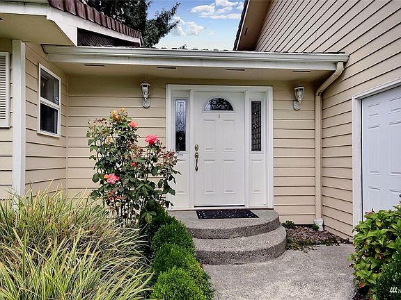 3rd image of 4926 Oakmont Pl SE