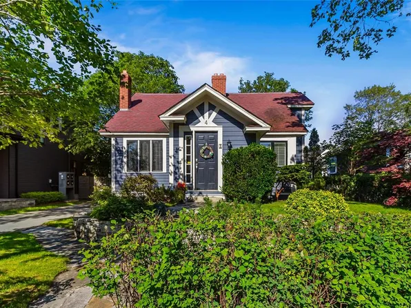 4 Maple Street, St. John's, NL A1B2T4