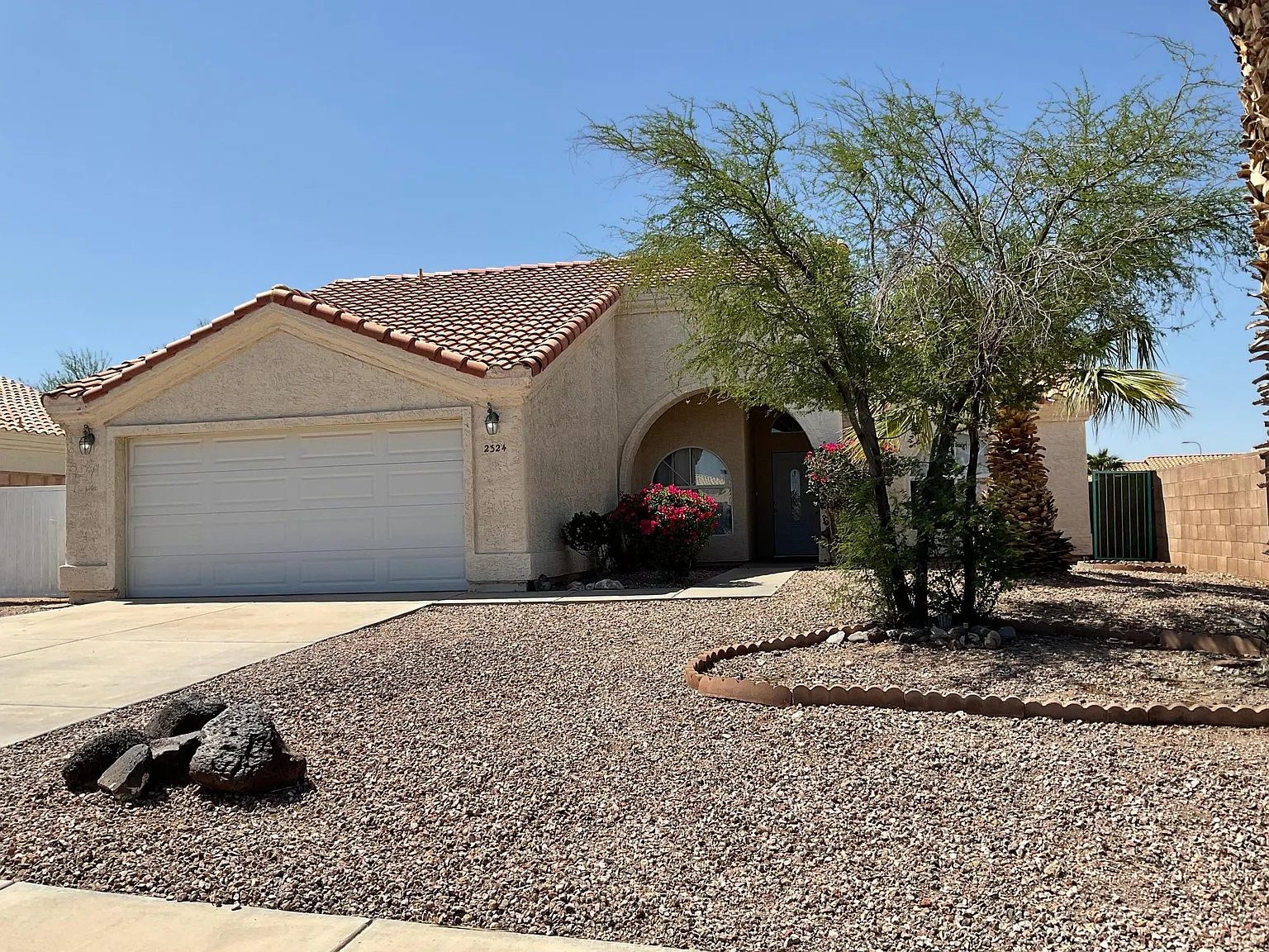 3 bed, 1263 sqft, $1,900 — Photo 1