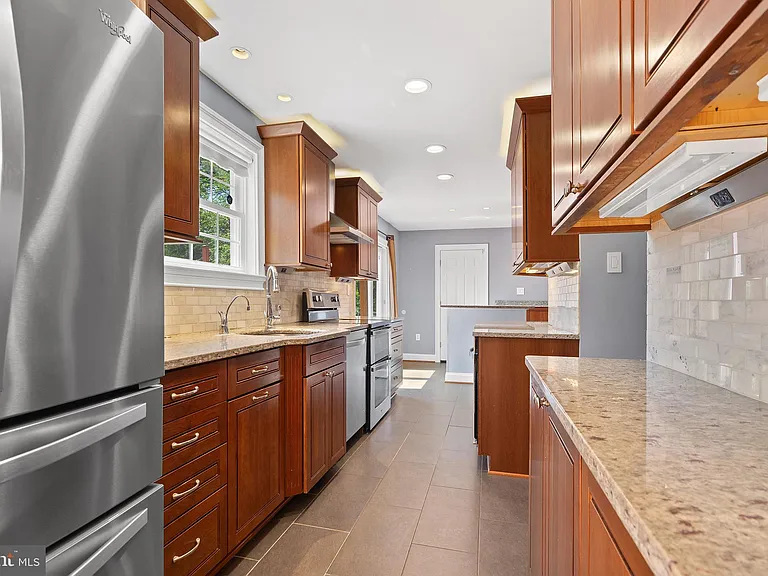 13604 Wisteria Dr — Photo 8
