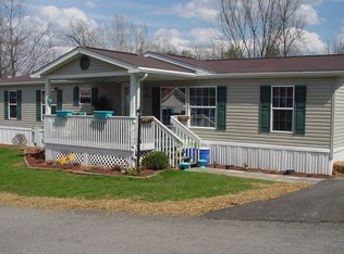 302 Amanda Dr, Oakdale, PA 15071