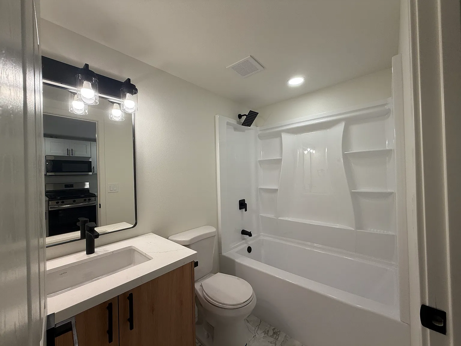 12041 - Rbe Real Investments Llc — Photo 3