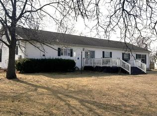 2 Candletree Cir, Beardstown, IL 62618