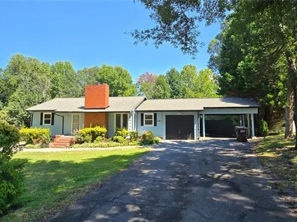 3406 Rolling Rd, High Point, NC 27265