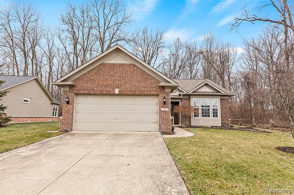 26476 Higgins Way, Brownstown, MI 48134 | Zillow