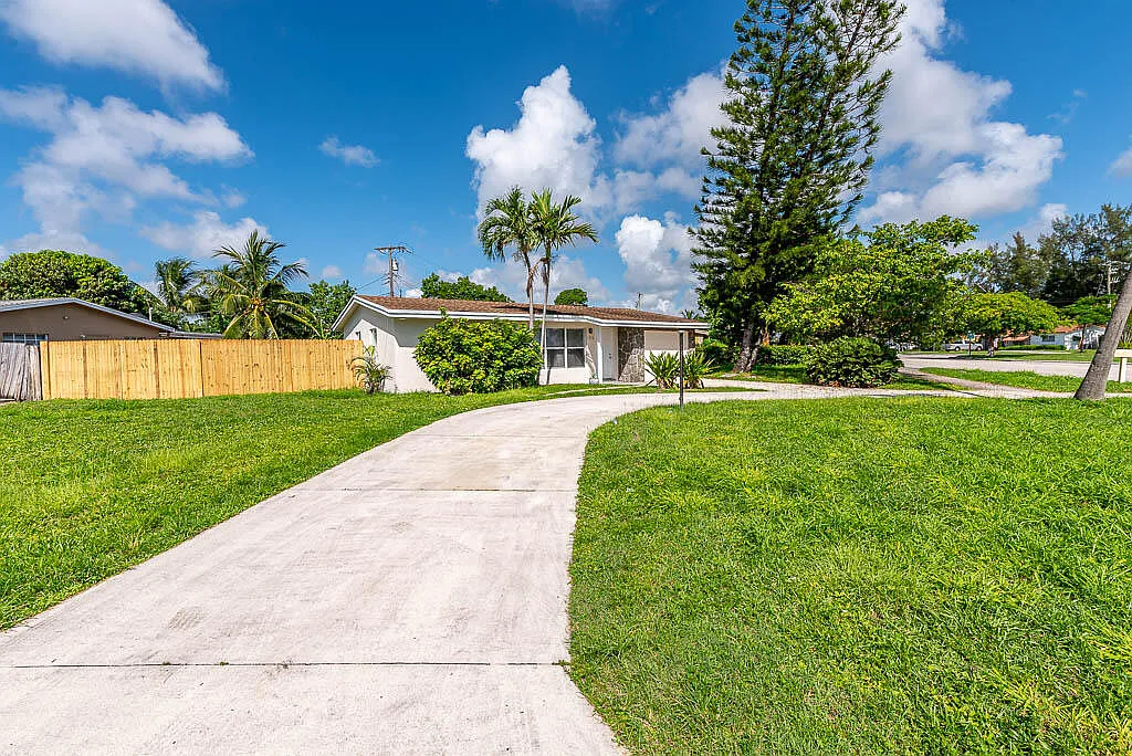 3 bed, 2.0 bath, 1017 sqft, $2,900 — Photo 4