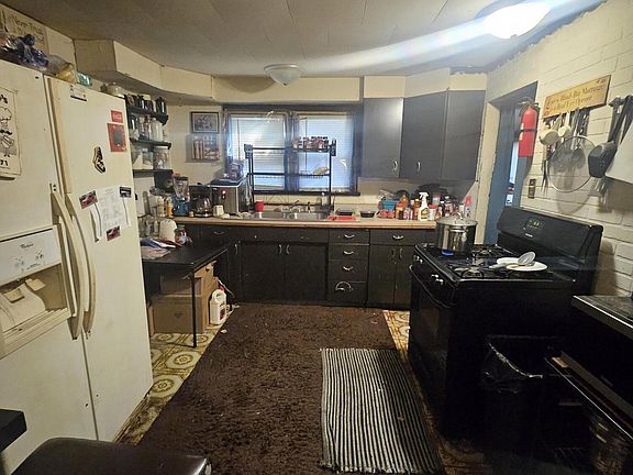 5th image of 404 Green St