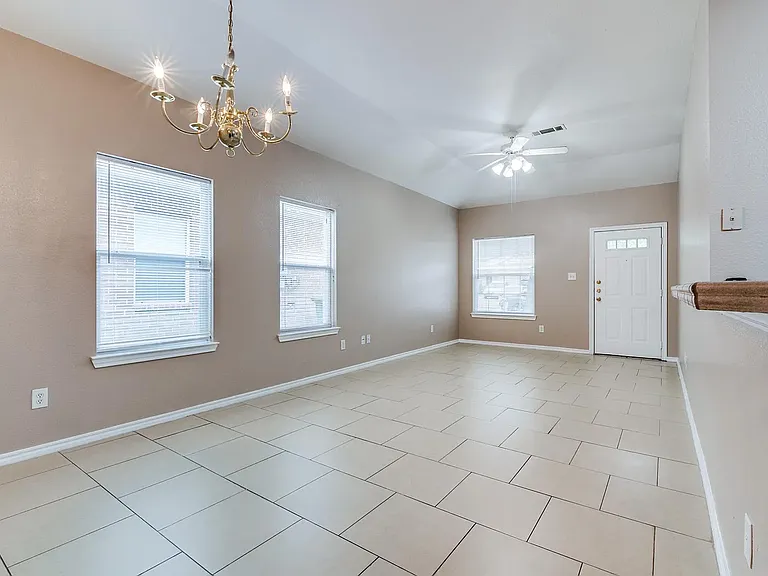 5907 Lovingham Ct #5907 — Photo 6