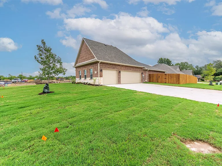 505 Ellis Place Dr — Photo 3