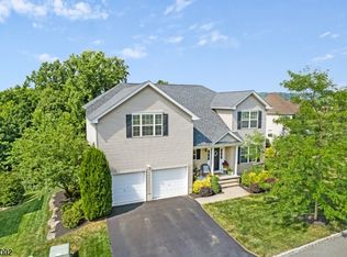 2 Locust Ct, Hackettstown, NJ 07840
