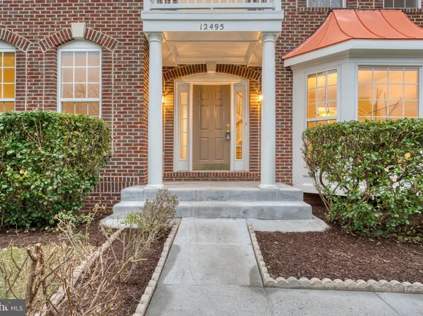 12495 Cliff Edge Dr, Herndon, VA 20170