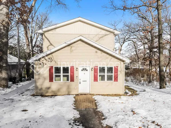 26805 N Circle Dr, Mundelein, IL 60060