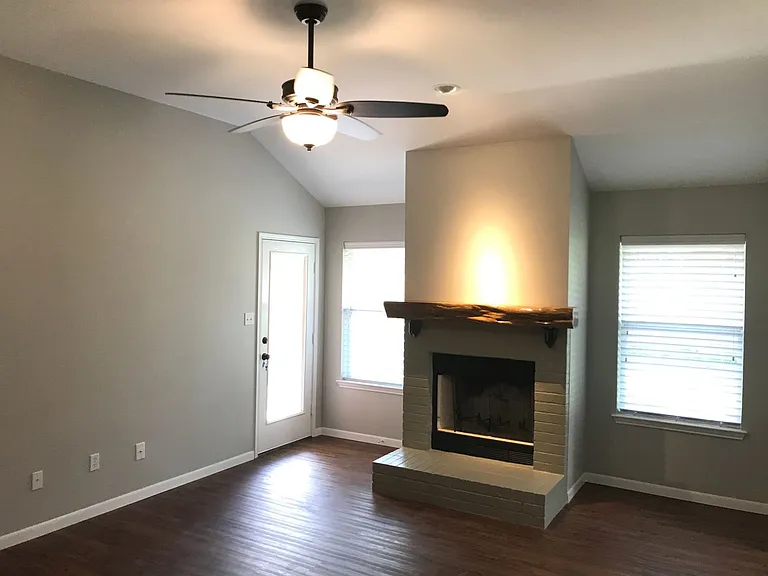 517 Molly Ln — Photo 5