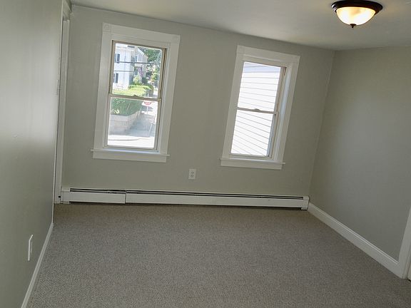 4th image of 74 Sandwich St #2N