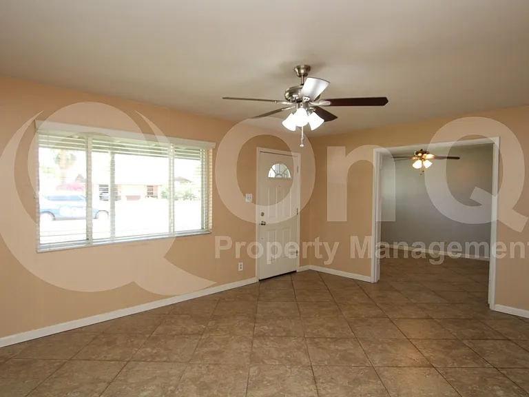 425 E Continental Dr — Photo 4