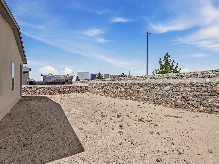 125 Via Rojas Dr — Photo 40