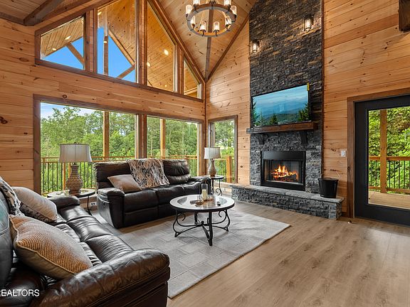 3rd image of 334 Long Hollow Rd