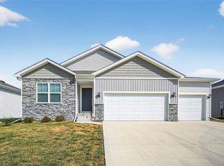 4944 Grand View Ave, Des Moines, IA 50317