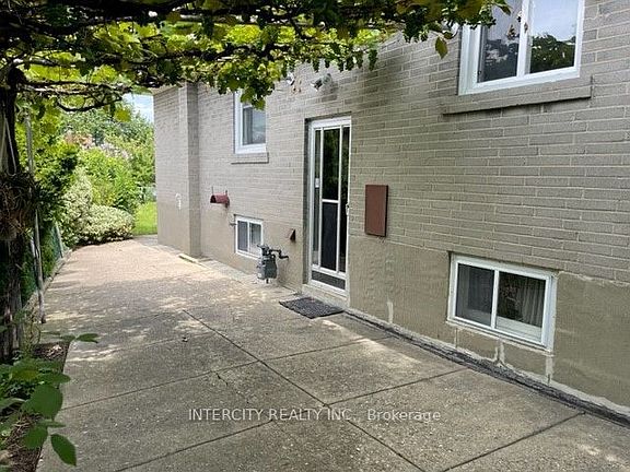3rd image of 124 Wyndale Dr
