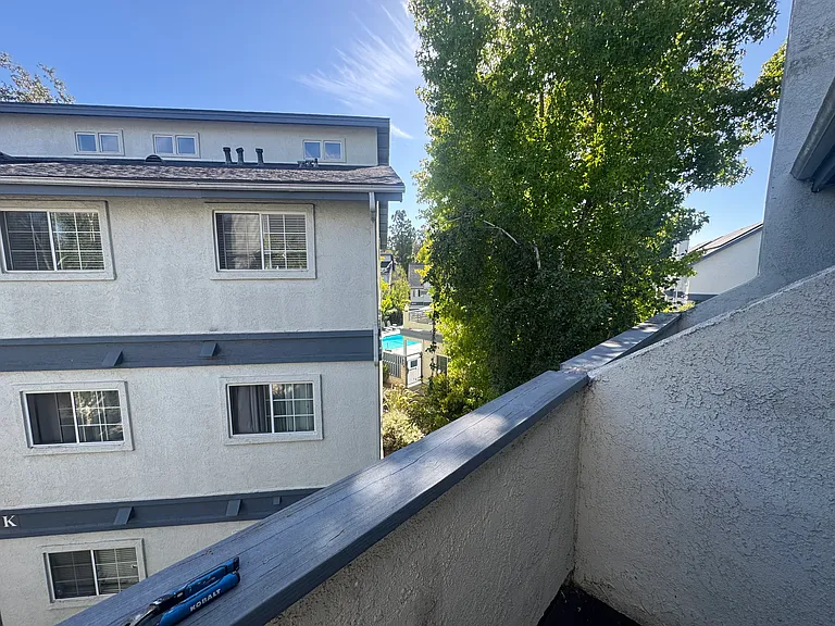 1043 Southwood Dr #J — Photo 16