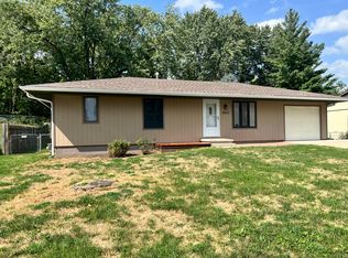 5513 Candleberry Dr, Saint Joseph, MO 64503