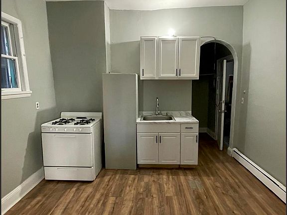 3rd image of 541 27th St APT 1