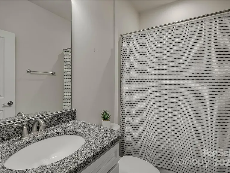 7134 Thornrose Dr — Photo 22