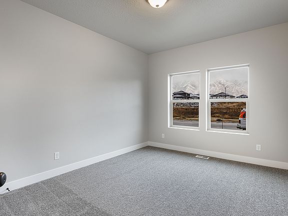 5th image of 2682 Eagle Dr #2OC
