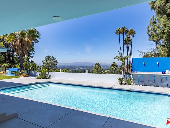 3rd image of 7979 Mulholland Dr