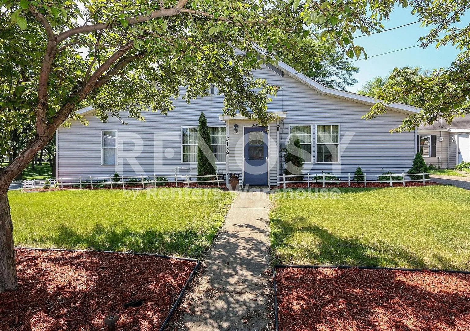 Available July 1st - 1 Bed/1 Bath Triplex in Prior Lake — Photo 1