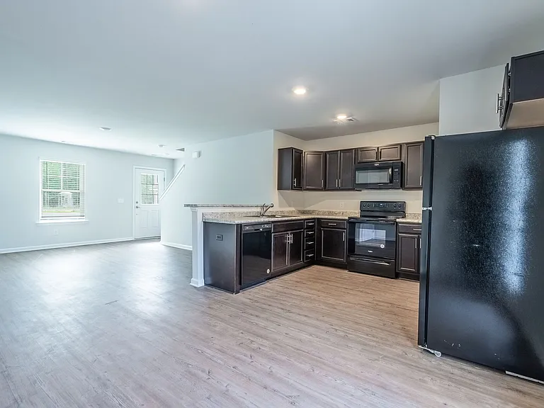 105 Cottage Way — Photo 47