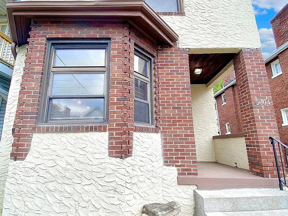 2 bed, 1.0 bath, 1096 sqft, $1,565 — Photo 2